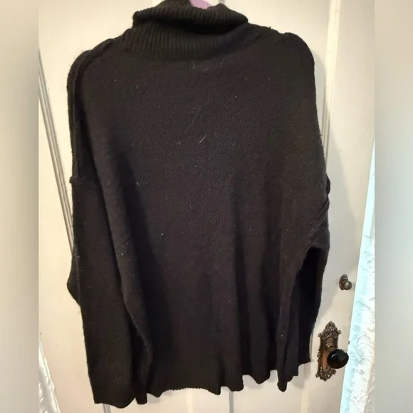 Black sweater - Picture 4 of 4